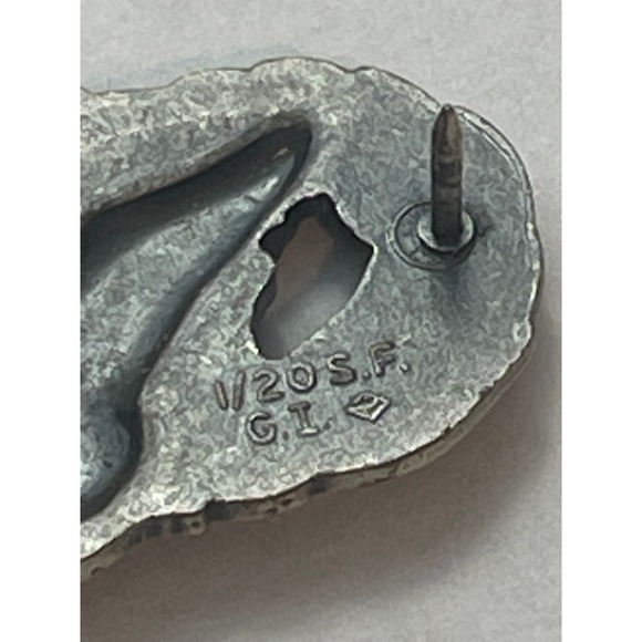 US Air Force Basic Security Forces Qualification Badge Lapel Pin Insignia 00821 - Picture 3 of 6